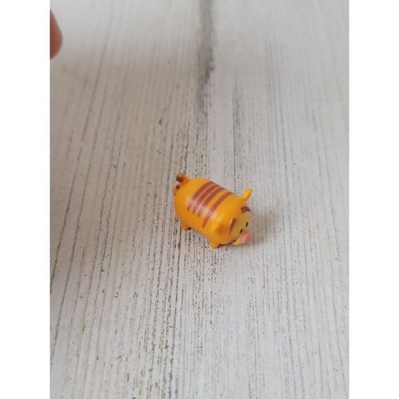 Miniature Disney Tsum Tsum Tigger Winnie Pooh Disney Pixar toy figure - Picture 2 of 5